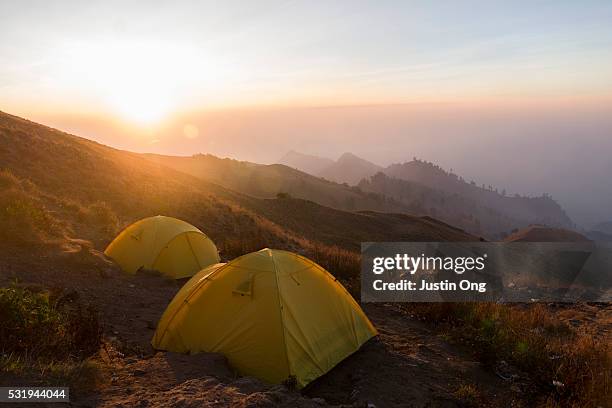 sun setting on the first stop on the mount rinjani trek - mount rinjani fotografías e imágenes de stock