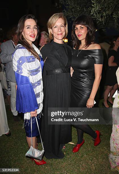 Arta Dobroshi, Juliet Stevenson and Liliana Bird attend the When Worlds Collide, Voices For Refugees Gala at Villa Saint George on May 17, 2016 in...