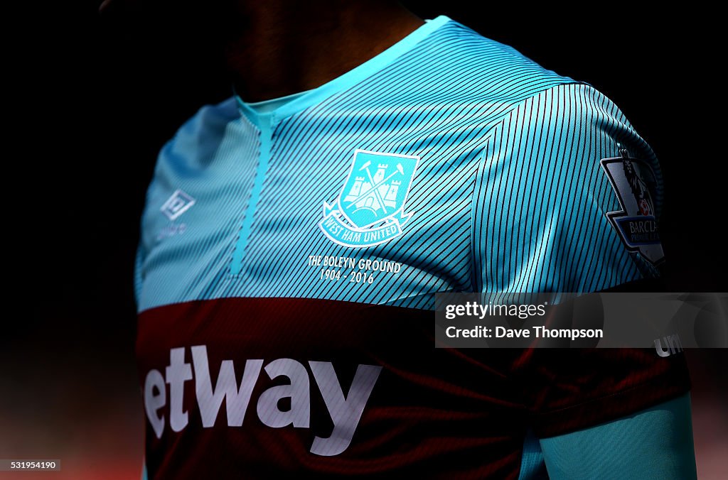 Stoke City v West Ham United - Premier League