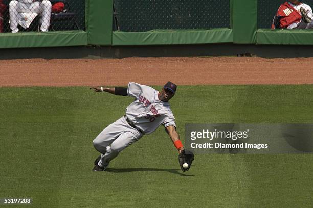 Outfielder Cliff Floyd of the New York Mets snares the sinking line drive off the bat of Carlos Baerga, of the Washington Nationals, in the fifth...