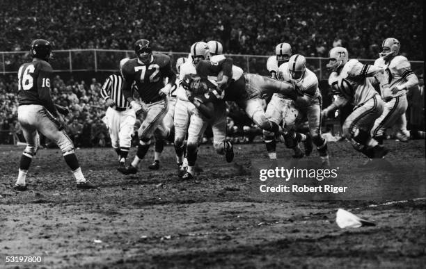 New York Giants runner Phil King is tackled by Pittsburgh Steelers players Dick Alban , George Tarasovic , Jack Call , Ernie Stoutner , and John...