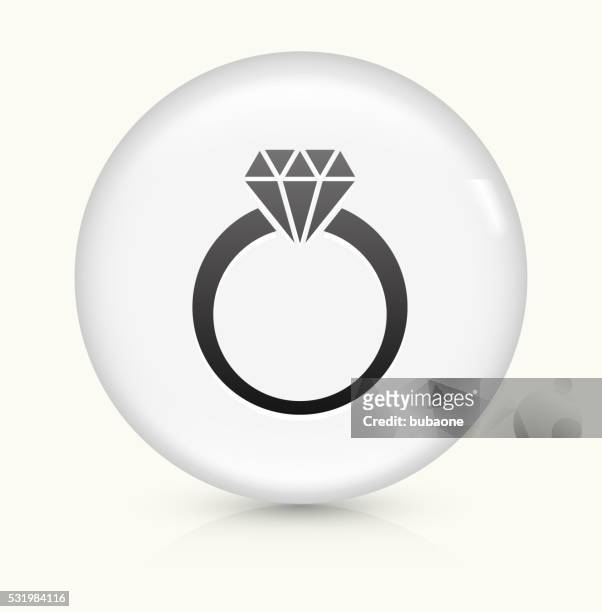 diamantring symbol auf einem weißen, runden vektor-button - engagement ring stock-grafiken, -clipart, -cartoons und -symbole