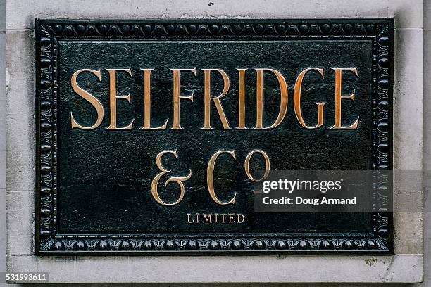 wall plaque for selfridge department store, london - blank plaque stock-fotos und bilder