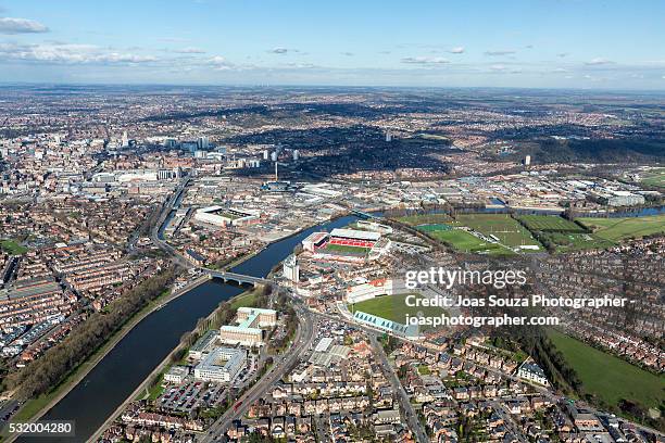 aerial view of trent bridge cricket ground and the city ground, nottingham city. - city ground nottingham stockfoto's en -beelden