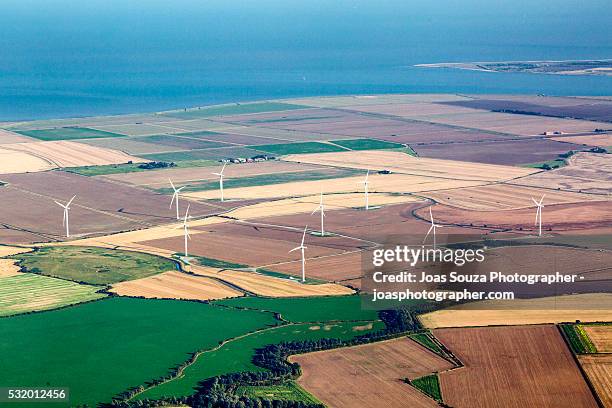 aerial view of the wind farms in monsale, england. - joas souza stock pictures, royalty-free photos & images