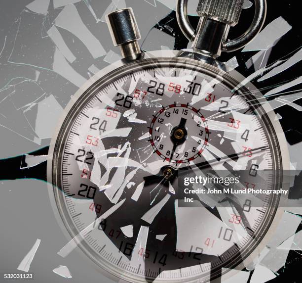 stopwatch shattering glass - bater o recorde imagens e fotografias de stock