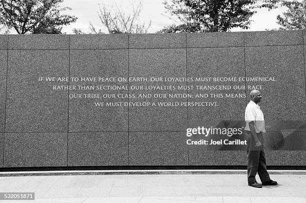christmas sermon quote at the martin luther king jr memorial - martin luther king jr memorial washington dc stock pictures, royalty-free photos & images