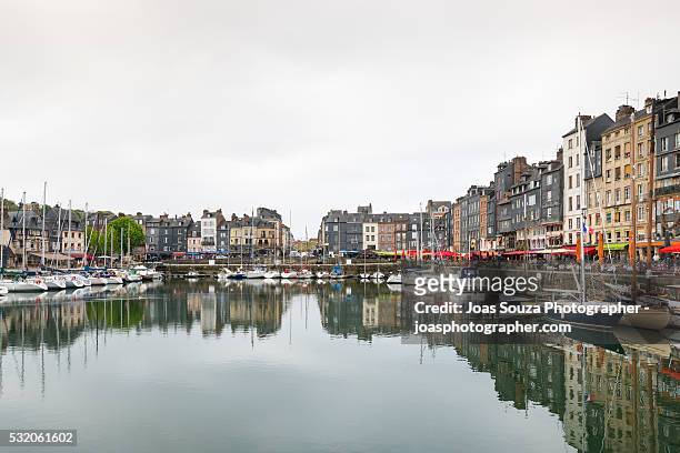 view on the harbour and the beautiful old houses of the town of honfleur, france. - joas souza bildbanksfoton och bilder