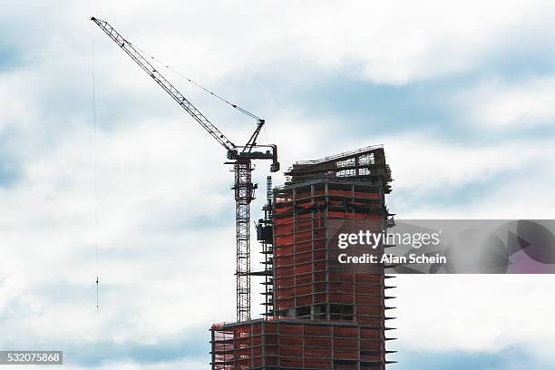 construction industry, cranes - building skyscraper foto e immagini stock