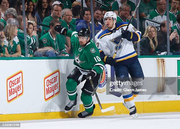 Patrick Sharp of the Dallas Stars battles for position against Alexander Steen of the St. Louis Blues in Game Seven of the Western Conference Second...