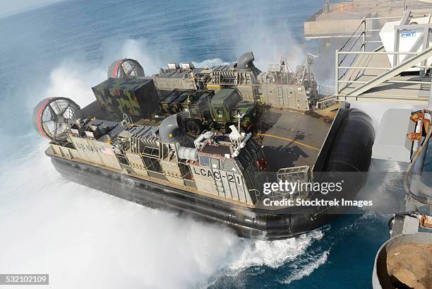 landing craft air cushion transfers equipment to uss bonhomme richard. - amphibious vehicle stock pictures, royalty-free photos & images