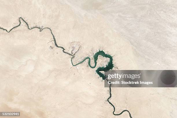 september 15, 2009 - natural color image of qadisiyah reservoir in iraq. - euphrates river stockfoto's en -beelden