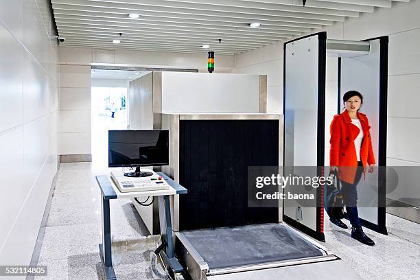 airport security checkpoint - airport x ray images stock pictures, royalty-free photos & images