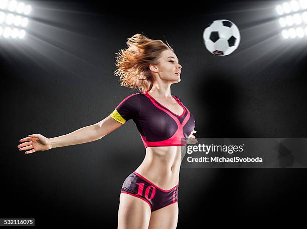 sexy soccer player - kopfball stock-fotos und bilder