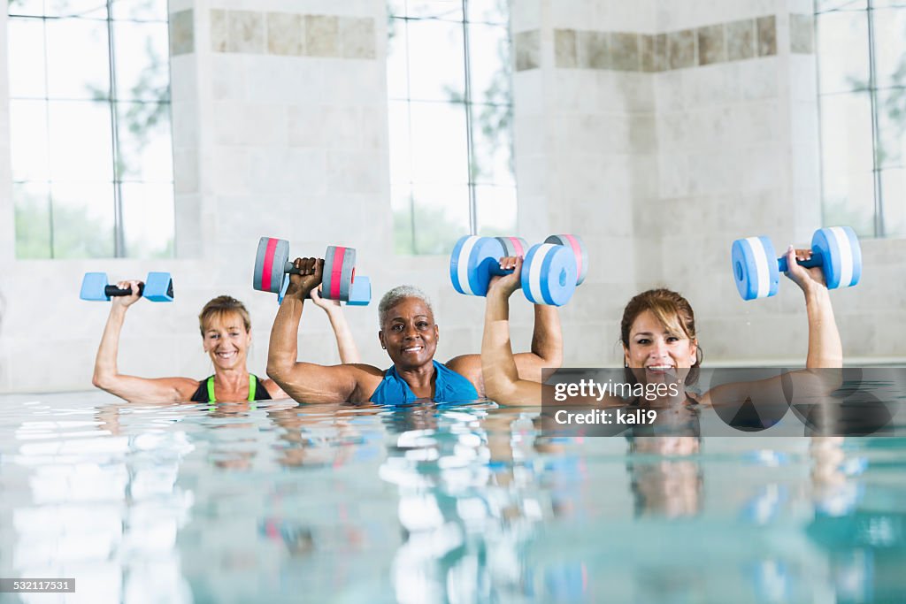 Herren Damen in Wasser-Aerobic-Übung Klasse