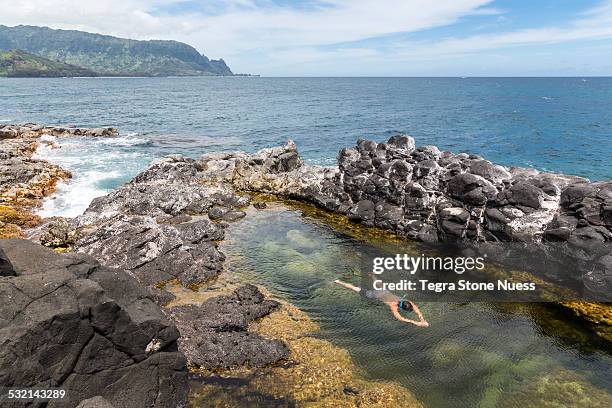 snorkling in hawaii - princeville stock pictures, royalty-free photos & images