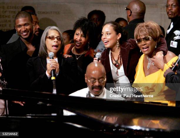 Usher, Pattie Austin, Nona Hendricks, pianist Donnie Harper, Alicia Keyes and Patti Labelle perform during the funeral of Luther Vandross at...