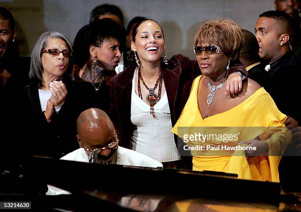 Singers Patti Austin, Nona Hendricks, Musician Donnie Harper , singers Alicia Keys and Patti Labelle perform during the funeral of Luther Vandross at...