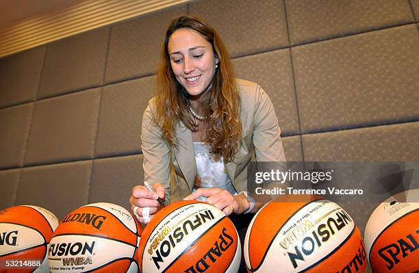Who Is Ruth Riley Wnba All Star Ruth Riley Photos and Premium High Res Pictures - Getty ...