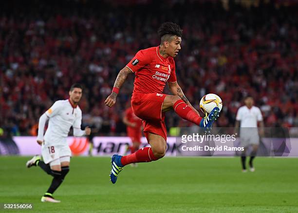 Roberto Firmino of Liverpool controls the ball during the UEFA Europa League Final match between Liverpool and Sevilla at St. Jakob-Park on May 18,...
