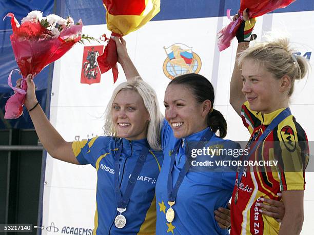 Moscow, RUSSIAN FEDERATION: Medal winners of the U23 122.4 km women time trial celebrate on the podium in Moscow, 09 July 2005 at the European Road...