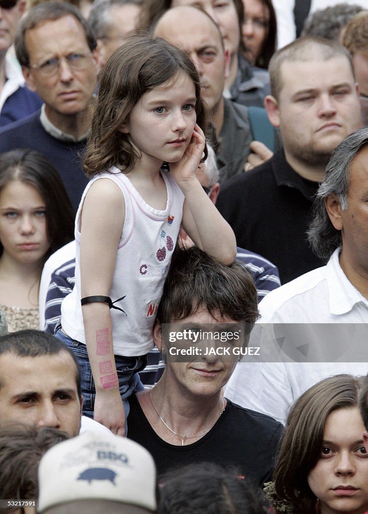 People observe a minute of silence 09 Ju
