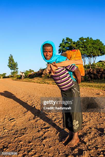african girl carrying water from the river, ethiopia, africa - carrying water stock pictures, royalty-free photos & images