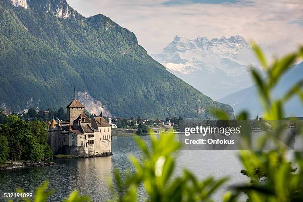 château de chillon, montreux, suisse - canton-de-vaud photos et images de collection