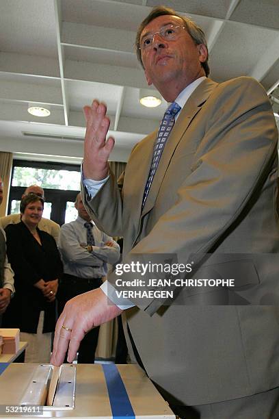 Jean-Claude Juncker, Luxembourg's prime minister, votes during the European constitution referendum vote in Capellen's polling station, Luxembourg,...