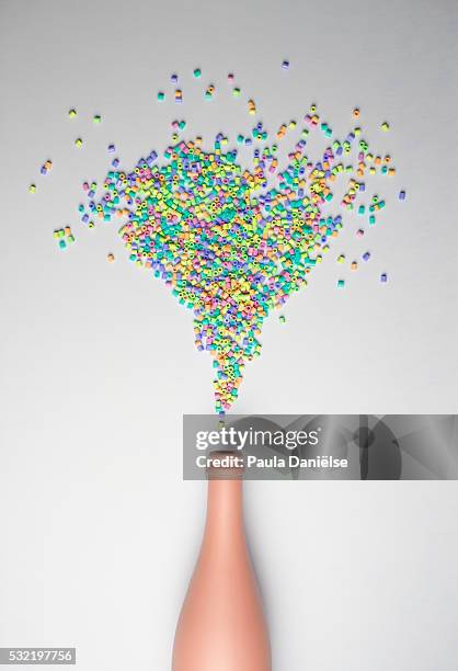 champagne sprinkles - bottle champagne from above stock-fotos und bilder