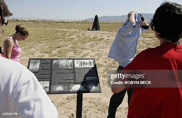 White Sands, UNITED STATES: TO GO WITH AFP STORY "WWII-HISTORY-JAPAN-US-NUCLEAR-BOMBS-TEST-HISTORY" BY MARC LAVINE Students visit 05 July 2005 Ground...