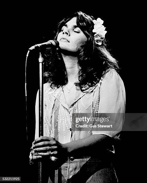 Linda R 454 Linda Ronstadt Performance Stock Photos, High-Res Pictures, and ...