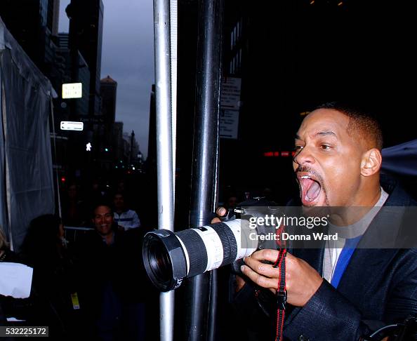 Will Smith joins the photo pit during the VH1 "Dear Mama" taping at