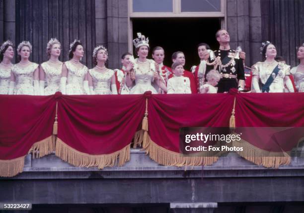 Queen Elizabeth II on the balcony at Buckingham Palace after her coronation, 2nd June 1953. With her are : Prince Charles, Princess Anne, Prince...