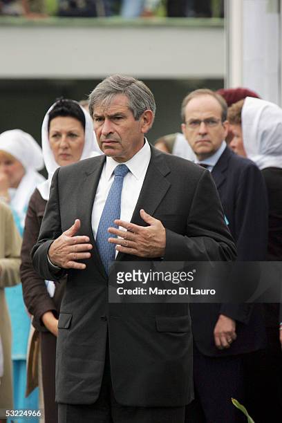 Paul Wolfowitz, President of the World Bank, pays his respects to the 610 coffins of the Srebrenica massacre victims as he arrives to attend the...