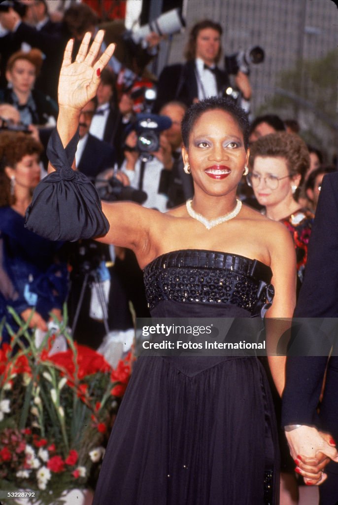 Alfre Woodard Walks Red Carpet At 1993 Academy Awards