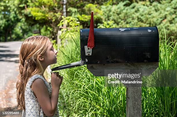girl looking inside a mailbox - us open 個照片及圖片檔