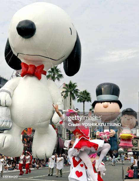 Meter high inflatable Peanuts characters Peanuts characters Snoopy, Charlie Brown and Lucy are paraded during the first and only attraction of the...