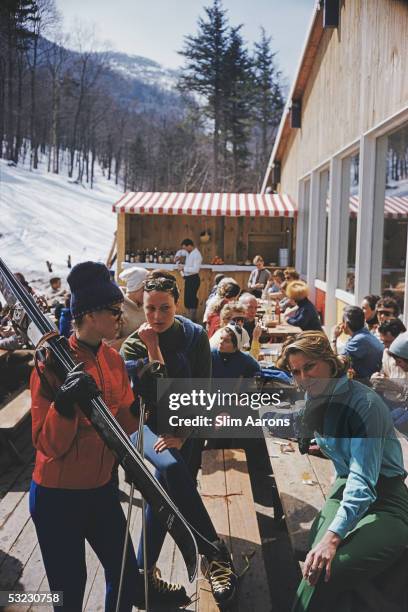 American socialite and fashion writer Nan Kempner at the Sugarbush Mountain ski resort in Vermont, December 1960.