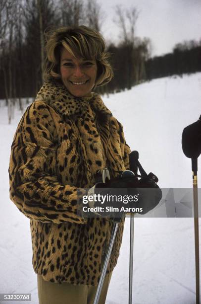 American socialite and fashion writer Nan Kempner at the Sugarbush Mountain ski resort in Vermont, April 1960.