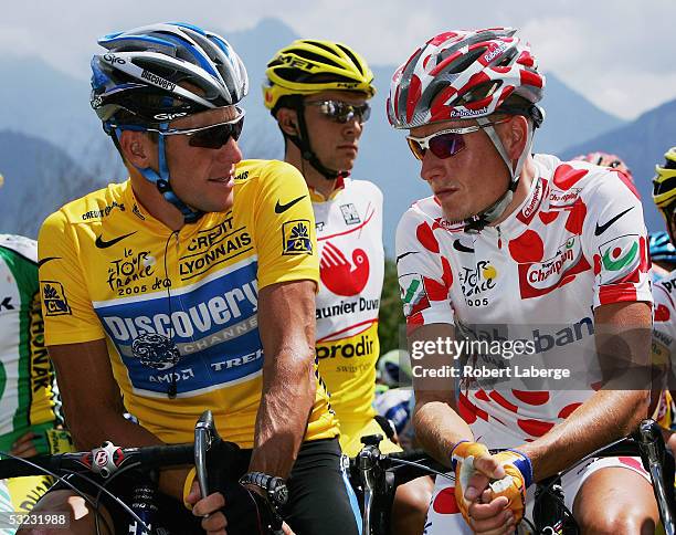 Lance Armstrong of the USA and The Discovery Channel Team chats to King of the Mountains leader Mickael Rasmussen of Denmark and Rabobank at the...