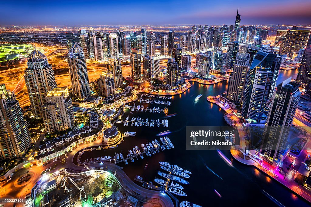 Marina de Dubai à noite