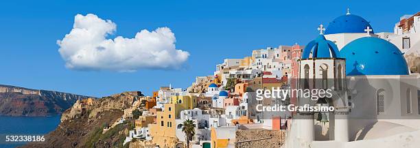 santorini panorama in oia on greece - cyclades islands stockfoto's en -beelden