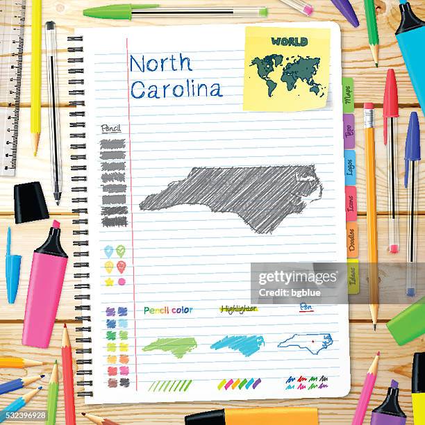 north carolina karten handgezeichnet auf notebook. hölzerner hintergrund - north carolina us state stock-grafiken, -clipart, -cartoons und -symbole