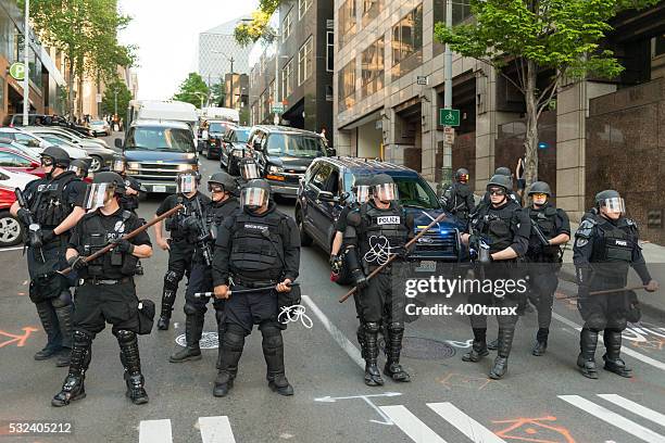 may day - police in riot gear stockfoto's en -beelden