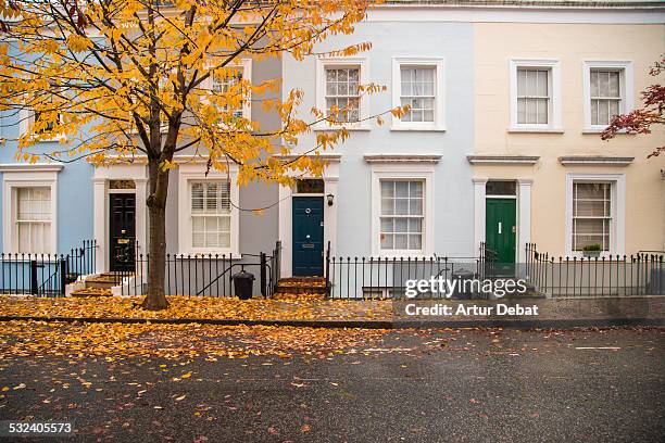 notting hill façades with pastel colors on autumn. - notting hill photos et images de collection