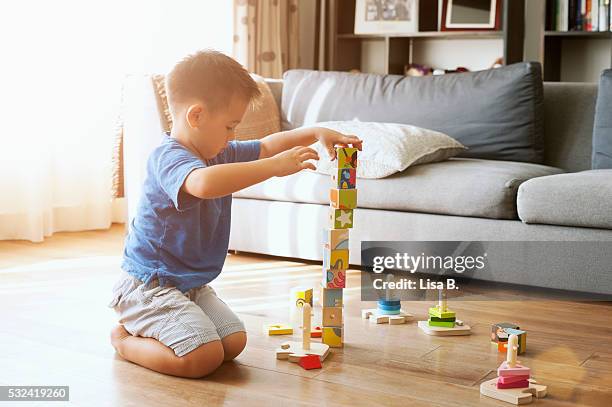 view of boy (4-5 years) playing with building blocks - 4 5 years foto e immagini stock