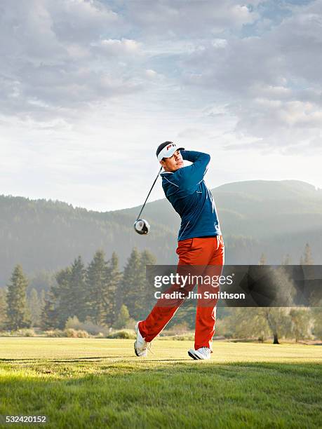 tee shot - playing golf stock-fotos und bilder