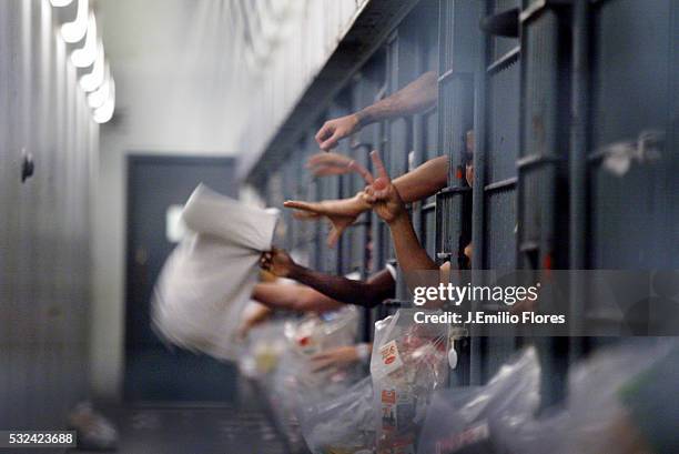 La Inmates Los Angeles County Central Jail Photos and Premium High Res Pictures ...