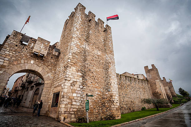 montblanc. wall and door - montblanc spain photos et images de collection